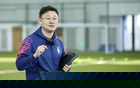 虽然国足世界排名快要掉出100名了，但中国足球正在走出低谷